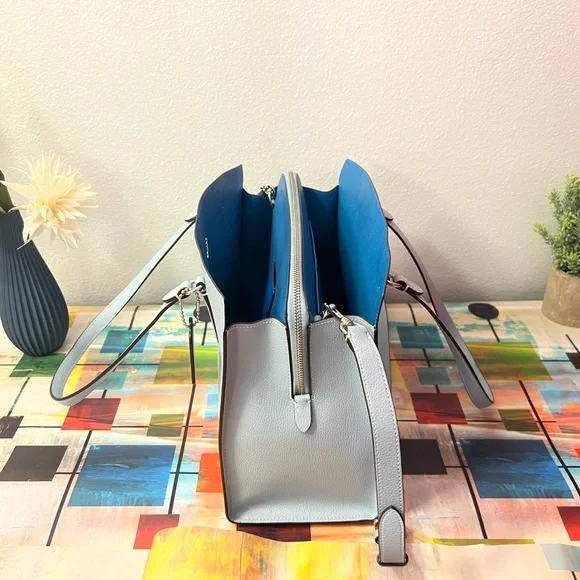 š©µšš©µNWT Two Tone Blue Coach Carryall š©µšš©µ - Picture 9 of 13